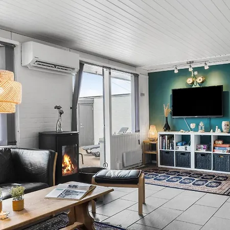 Stunning In Pandrup With Kitchen Rødhus