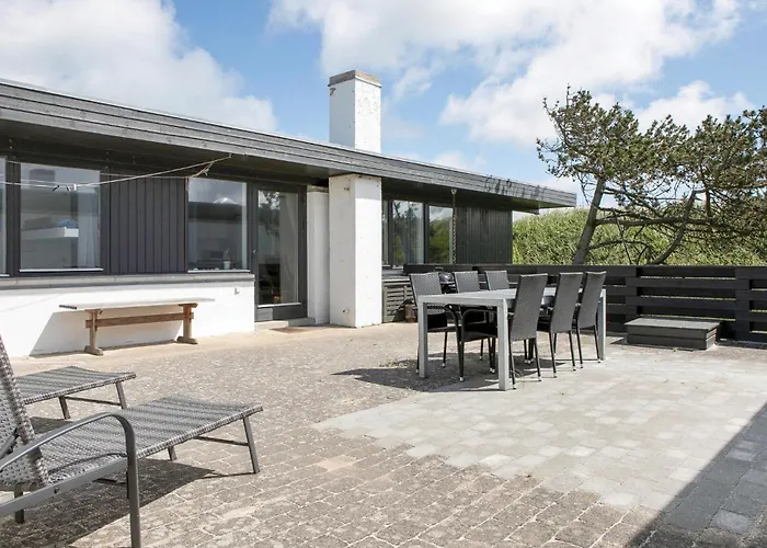 Hébergement de vacances Three-bedroom In *